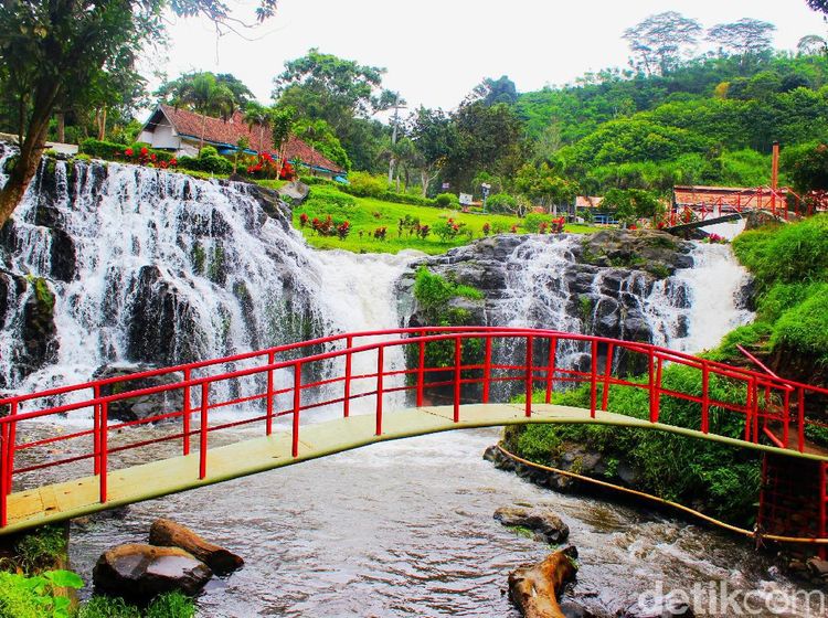 Foto Miniatur Air Terjun Niagara di Bondowoso