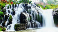 Berdasarkan sejumlah literatur geologi, sungai Blawan yang ada di hulu Little Niagara merupakan bekas aliran lava akibat letusan gunung Ijen Purba. (Chuk Shatu W/detikcom)