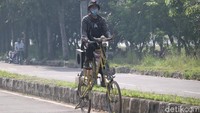 Wakapolrestabes Bandung AKBP M Yoris Marzuki mengatakan saat ini Polrestabes dan Pemkot Bandung akan berkeliling untuk membubarkan kerumunan agar risiko penularan COVID-19 ini bisa menurun selama dua pekan ke depan. Selama PPKM ini, ujar Yoris, ada 41 titik yang ditutup. 