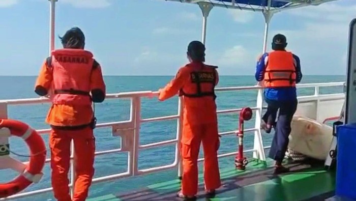 Basarnas melakukan penyisiran mencari korban KMP Yunicee