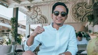 Selain itu, Doni Salmanan juga punya akun YouTube Salmanan Vlog. Di sini ia kerap mengunggah momen-momen kesehariannya yang seru.