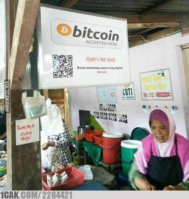mak-emak versi modern nih yang sudah tahu bitcoin. Keren nggak nih? Foto: 1cak.com