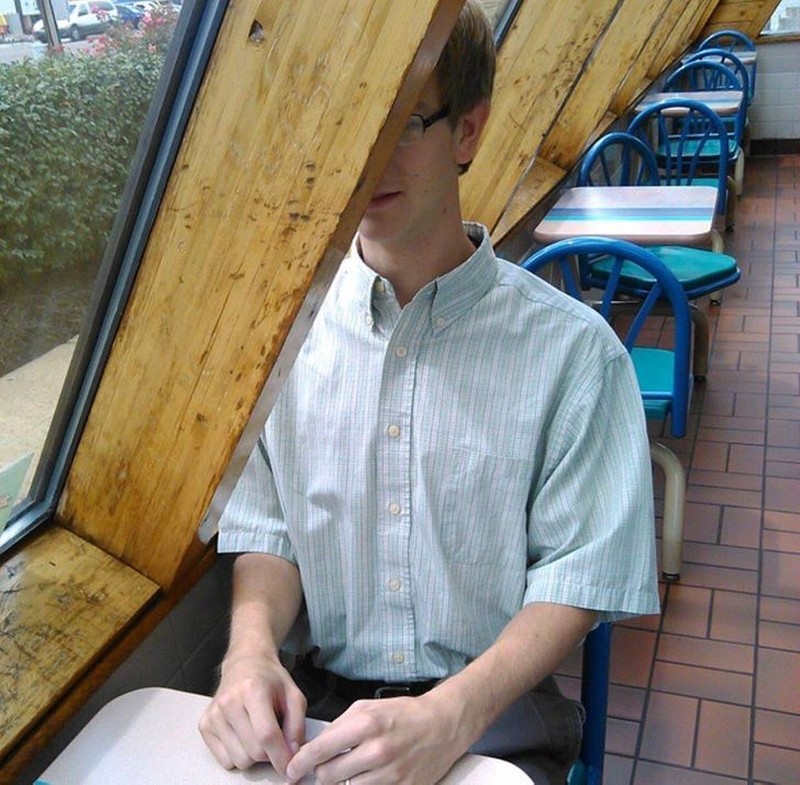 fotoinet desain nyeleneh tak bermanfaat