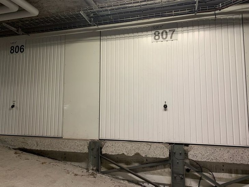 fotoinet desain nyeleneh tak bermanfaat