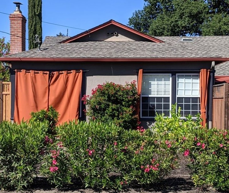 fotoinet desain nyeleneh tak bermanfaat