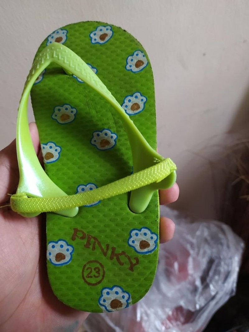 fotoinet desain nyeleneh tak bermanfaat