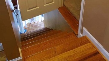 Buka pintu bisa langsung jatuh pastinya. Foto: Brightside