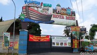 Sejumlah objek wisata di kawasan Lembang, Kabupaten Bandung Barat, tutup selama pemberlakuan PPKM Darurat, Minggu (4/7/2021).