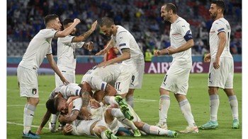 Gli Azzurri mengikuti langkah spanyol. Italia menang lawan Belgia dengan skor 2-0. Foto: Internet
