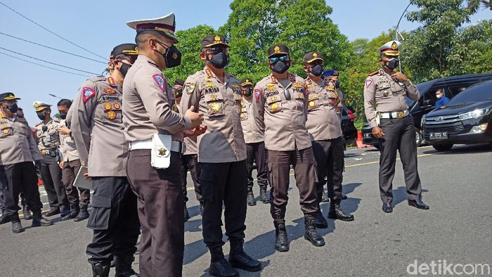 kabaharkam sidak cek penyekatan bundaran waru