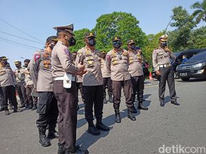 Kabaharkam Cek Penyekatan Bundaran Waru: Bukan Menyengsarakan Tapi Melindungi