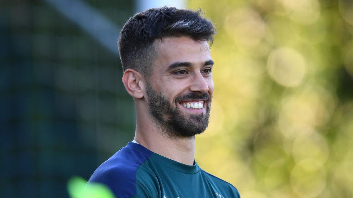 Bek Italia Leonardo Spinazzola mengaku lebih tengang saat harus jadi penonton di final Euro 2020 ketimbang harus main (Foto: Getty Images/Claudio Villa)