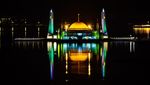 Potret Senja Merona di Masjid Terapung Al-Alam Kendari