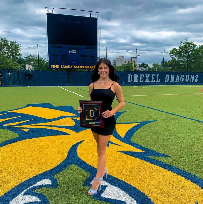 Dikatakan jika kondisi itu tidak mengganggu kehidupan seks tapi bisa mempengaruhi kehamilan. Dokter pun sudah menginformasikan bahwa rahimnya kecil sehingga ada risiko kelahiran prematur atau keguguran jika nanti hamil. Ia bahkan mungkin akan butuh ibu pengganti ketika ingin punya anak. Foto: Instagram @paigedeangelo