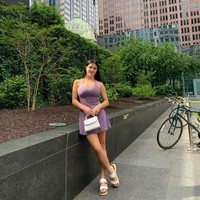 Paige DeAngelo baru-baru ini jadi viral di TikTok setelah mengungkap punya dua vagina. Wanita tersebut punya kondisi langka uterine didelphys yang membuatnya memiliki dua sistem reproduksi, termasuk serviks dan rahim.Foto: Instagram @paigedeangelo