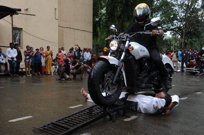 Pandit Dhayagude pria pemegang rekor dilindas motor terbanyak