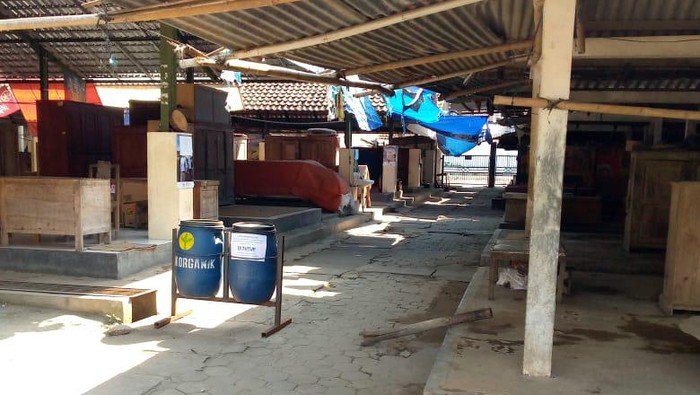 Pasar Gatak di Kalurahan Sumbermulyo, Kapanewon Bambanglipuro, Bantul, Minggu (4/7/2021).