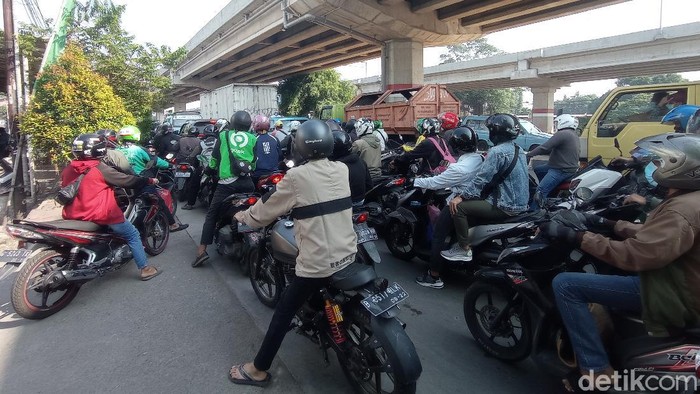 Penyekatan di Kalimalang pada Minggu (4/7) (Wilda/detikcom)