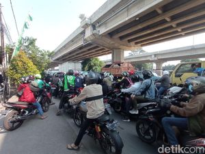 Klakson Bersahutan dari Antrean di Penyekatan PPKM Darurat di Kalimalang