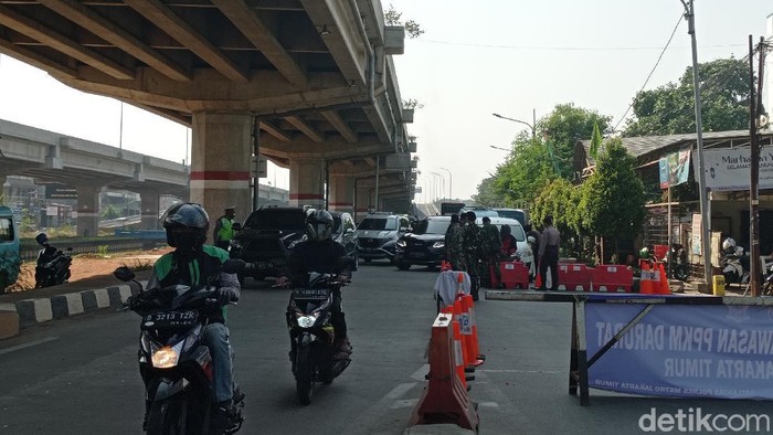 Penyekatan di Kalimalang pada Minggu (4/7) (Wilda/detikcom)