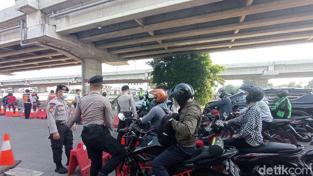 Penyekatan di Kalimalang (Wilda/detikcom)