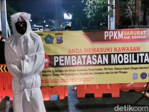 Mbah Bejo dan Pocong Bantu Polisi di Sidoarjo Selama PPKM Darurat