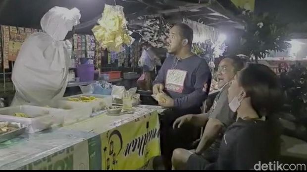 pocong dan mbah bejo bantu polisi di ppkm darurat