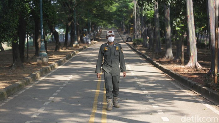 Potret BKT yang Lengang di Kala PPKM Darurat Kawasan Banjir Kanal Timur kerap dikunjungi warga untuk berolahraga di kala akhir pekan. Namun, kawasan itu kini sepi saat Jakarta tengah terapkan PPKM Darurat.
