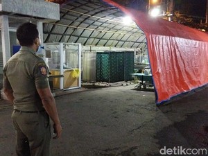 Antisipasi Lonjakan Pasien COVID-19, 2 RS di Jember Pasang Tenda Darurat