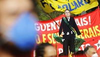 Penyelidikan yang dilakukan Senat Brasil sebelumnya mengungkap dugaan korupsi dan overpricing, dengan orang-orang lingkaran dalam pada Kementerian Kesehatan dan para anggota parlemen pro-Bolsonaro diduga berupaya mempercepat pengadaan dan membayar lebih banyak untuk vaksin India itu. 