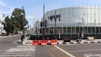 Kawasan wisata Asia Afrika dan Braga yang biasanya ramai oleh aktivitas warga kini tampak lengang karena ditutup bagi wisatawan selama PPKM Darurat diterapkan.