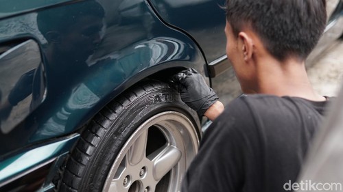 Tips Cara Menghitamkan Ban Mobil