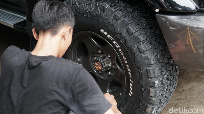 Tips Cara Menghitamkan Ban Mobil