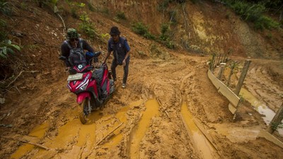 Tolong, Jalan Penghubung Desa di Kalimantan Selatan Rusak