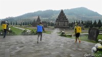 Penyemprotan disinfektan itu dilakukan sebagai upaya pencegahan penyebaran virus Corona.