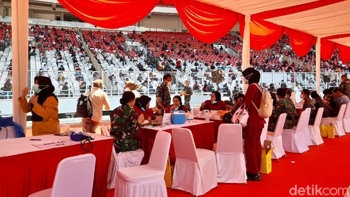 Vaksinasi di GBK (Tiara/detikcom)