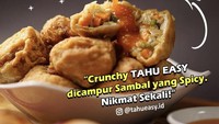 Tahu Easy cocok jadi tempat jajan para penggemar makanan ekstra pedas. Di sini tahu goreng berbalut tepung crunchy, disiram dengan kuah sambal kental yang nikmat. Foto: Instagram Official Shop