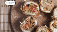  Isiannya padat dengan topping sayur, daging hingga rawit yang melimpah. Tahu isi enak buatan Ketahuan ini bisa dipesan di aplikasi ojek online lho. Foto: Instagram Official Shop