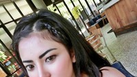 Di Instagramnya ia selalu mengunggah penampilannya yang seksi. Selain itu, momen kuliner serunya juga selalu dibagikan di Instagramnya. Foto: Instagram @ayualulia5252