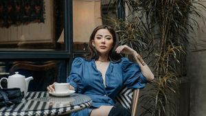 Gaya Cantik Ayu Aulia saat Ngopi di Kafe Mewah