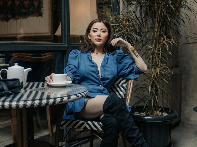 Gaya Cantik Ayu Aulia saat Ngopi di Kafe Mewah