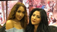 Kenal dekat dengan Lucinta Luna, ini momen Ayu bersama Lucinta saat kulineran di restoran mewah. Foto: Instagram @ayualulia5252