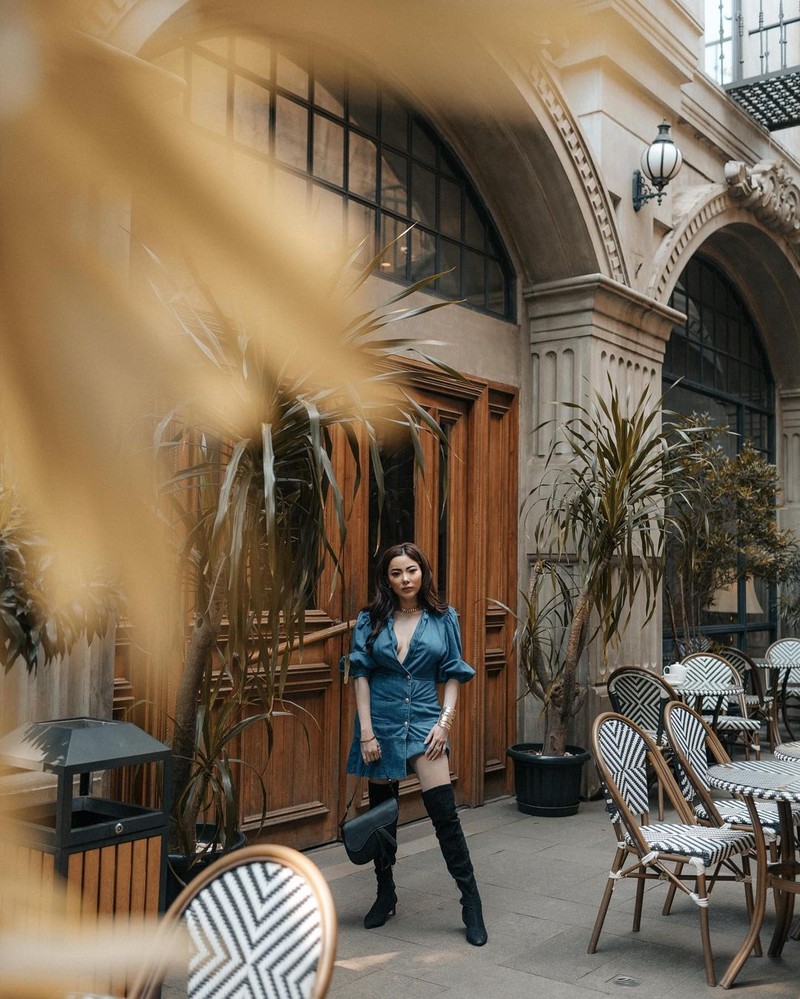 Ayu Aulia Gaya Cantik Ayu Aulia saat Ngopi di Kafe Mewah