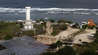 Patung replika tersebut memiliki tinggi 14,1 meter, panjang 18 meter, dan lebar 9 meter dari 2 ton pasir dari Pantai Pandawa, Bali.