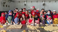 Wanita 22 tahun ini punya agenda seru saat menyambangi Yogyakarta. Kala itu ia belajar bikin bakpia.