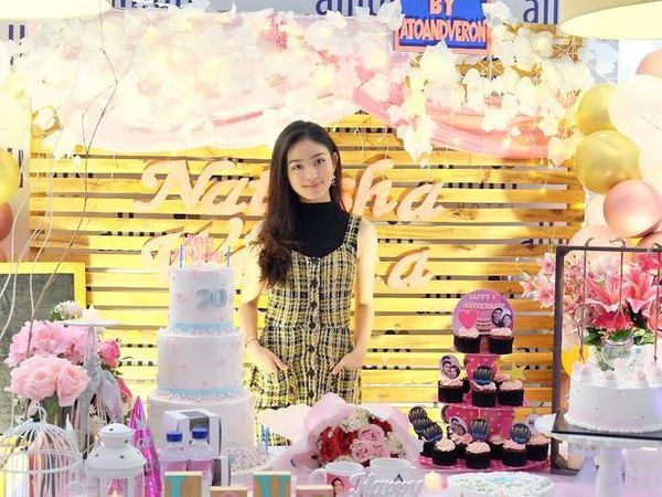Cantiknya Natasha Wilona Saat Dapat Kue Ultah dan Belajar Bikin Bakpia