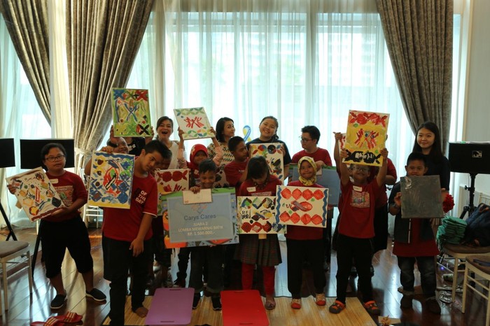 Carys Mihardja bersama anak-anak down syndrome di kegiatan yang digelar oleh Carys Cares. (Foto: Dok. Carys Cares) Carys Mihardja bersama anak-anak down syndrome di kegiatan yang digelar oleh Carys Cares. (Foto: Dok. Carys Cares)