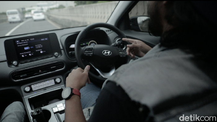 Fitur lane following assist Hyundai Kona Electric 2021