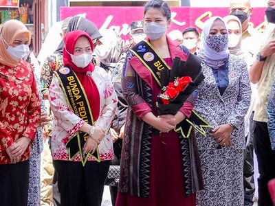 8 Gaya Kahiyang Ayu Jadi Istri Wali Kota Medan, Kasual Hingga Kebayaan Anggun