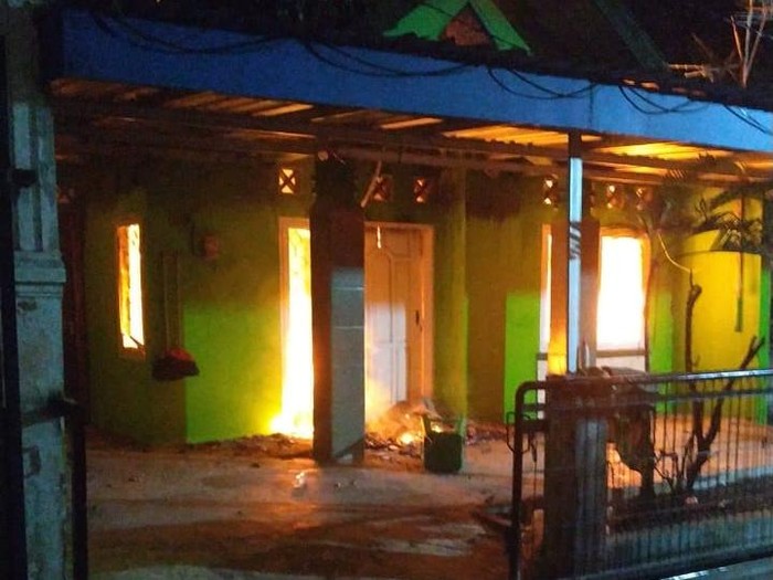 kebakaran rumah di sidoarjo